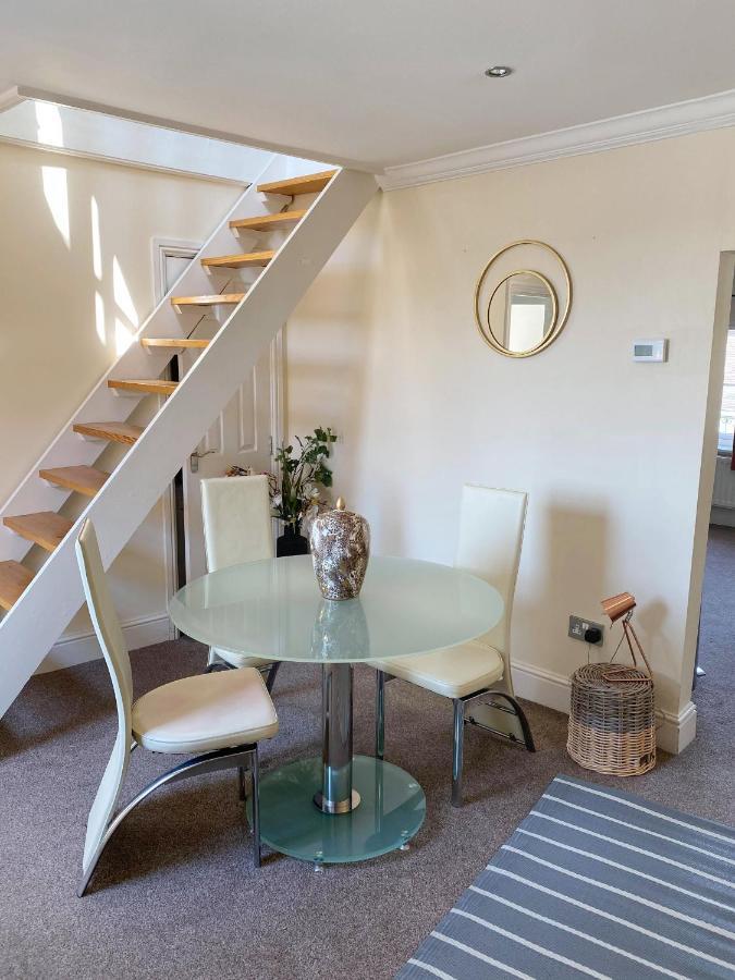 Letting Serviced Apartments - Guards View, Windsor Buitenkant foto