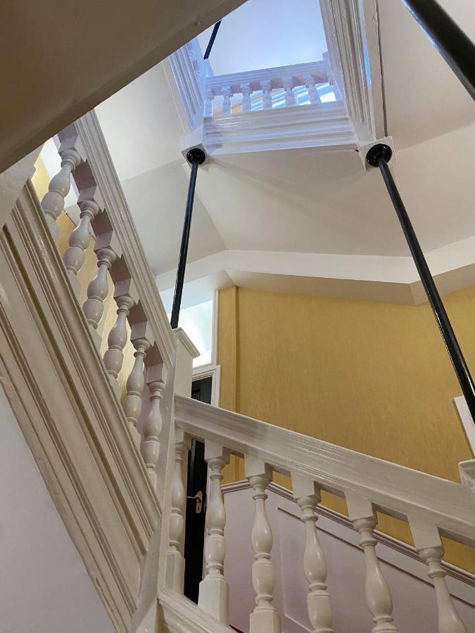 Letting Serviced Apartments - Guards View, Windsor Buitenkant foto