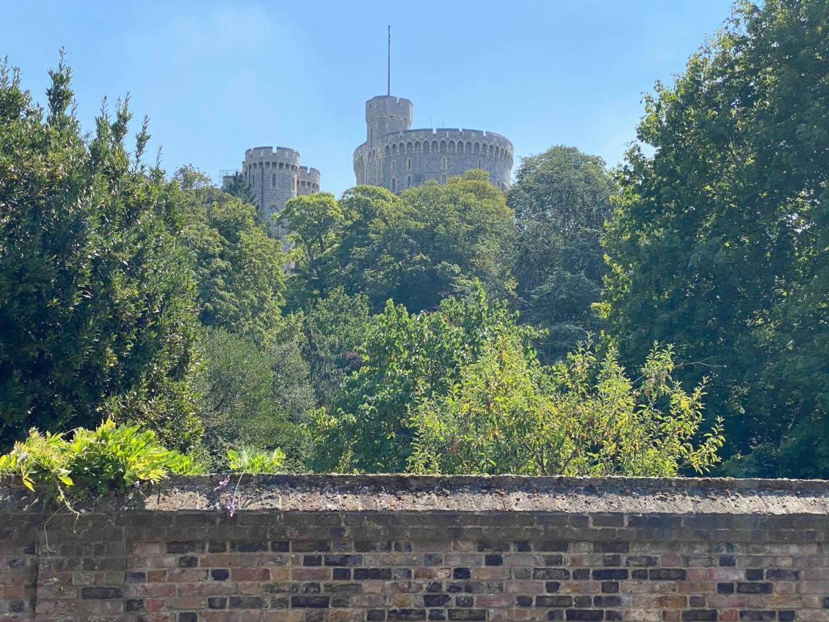 Letting Serviced Apartments - Guards View, Windsor Buitenkant foto