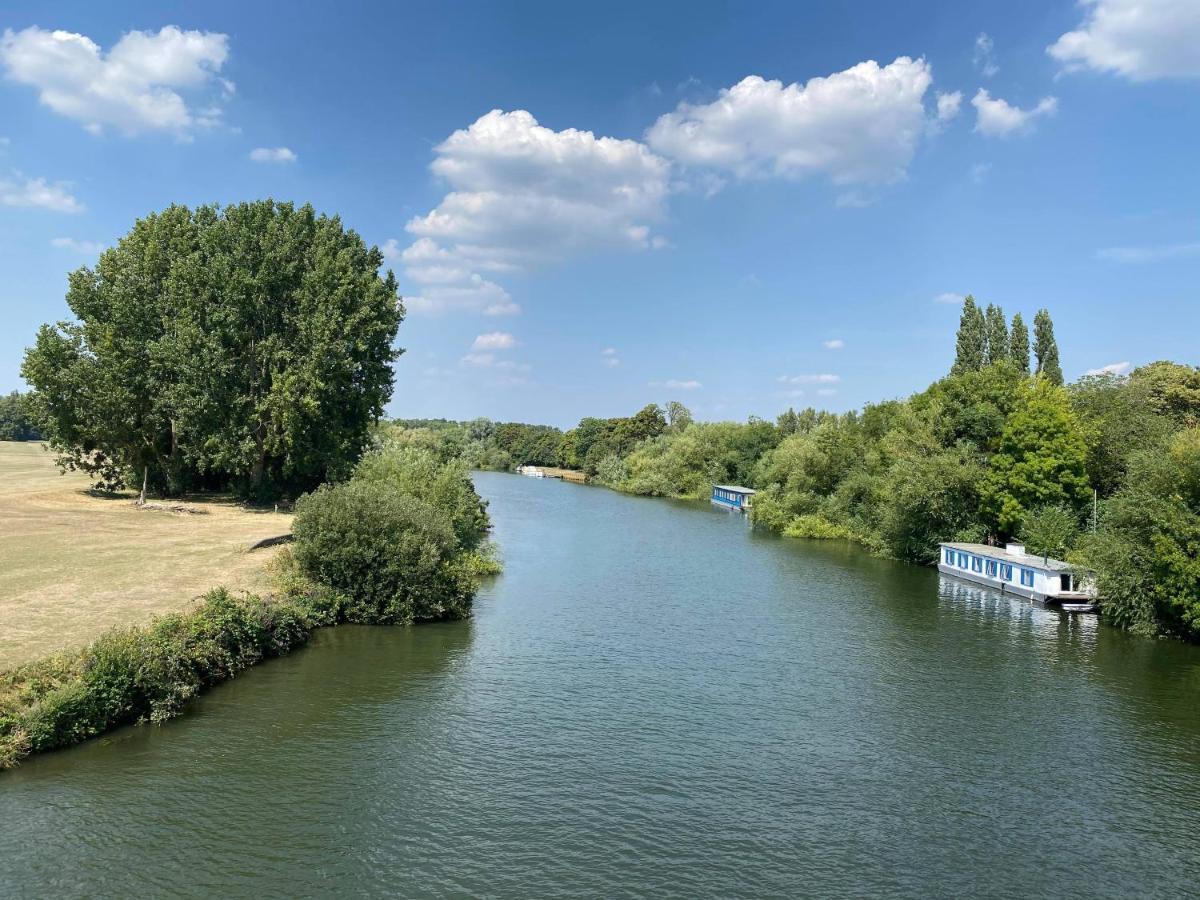 Letting Serviced Apartments - Guards View, Windsor Buitenkant foto