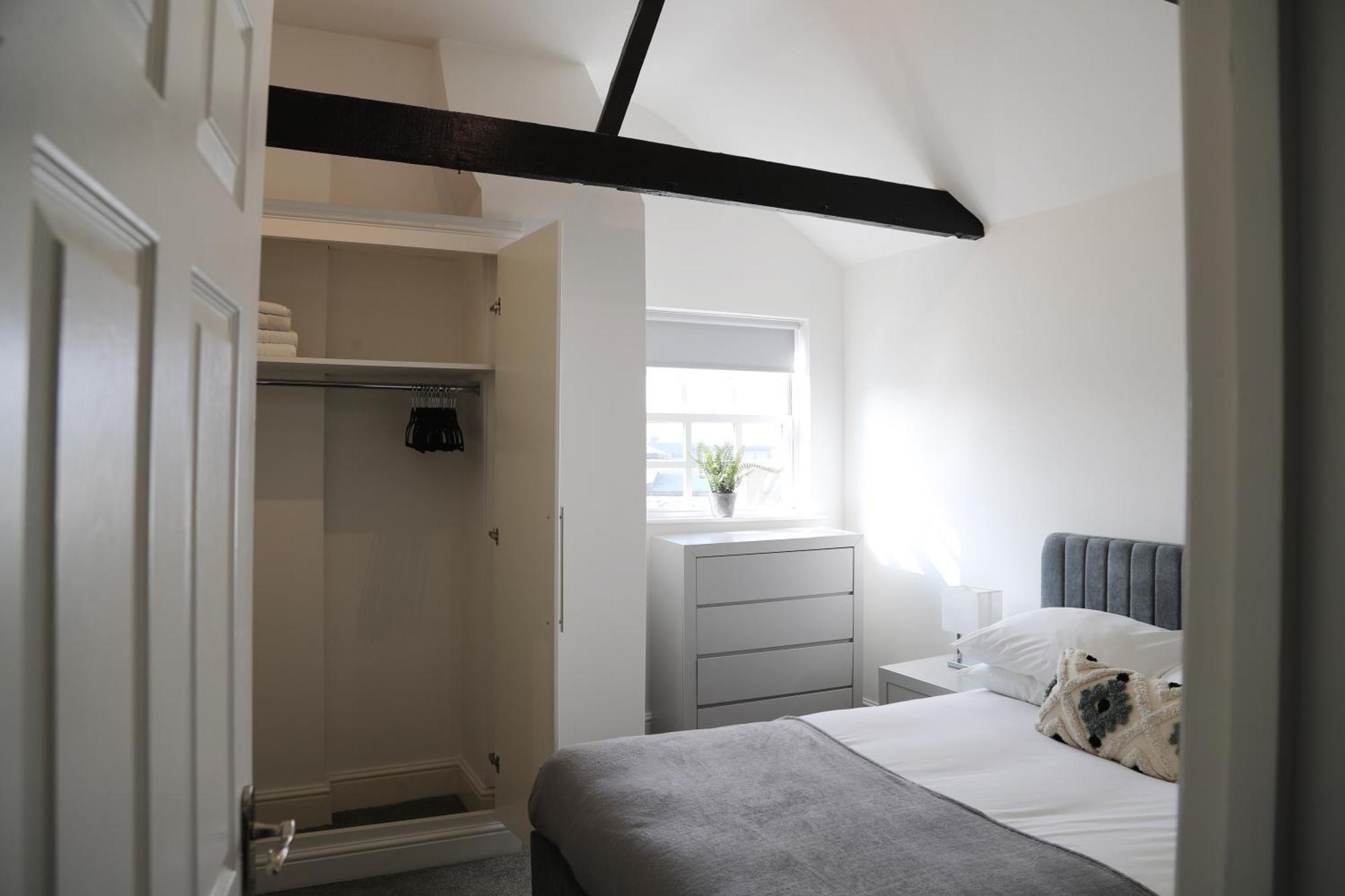 Letting Serviced Apartments - Guards View, Windsor Buitenkant foto