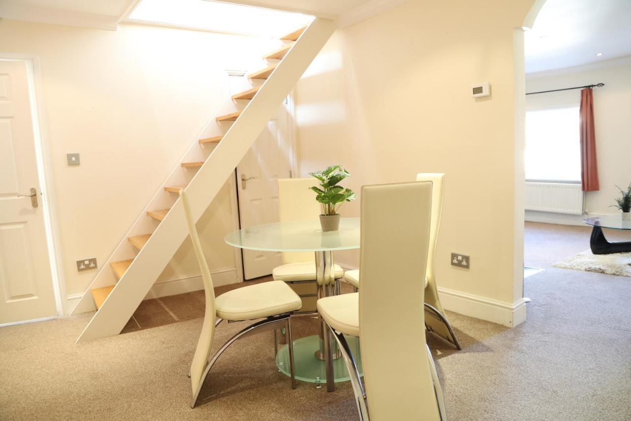 Letting Serviced Apartments - Guards View, Windsor Buitenkant foto