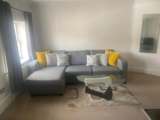 Letting Serviced Apartments - Guards View, Windsor Buitenkant foto